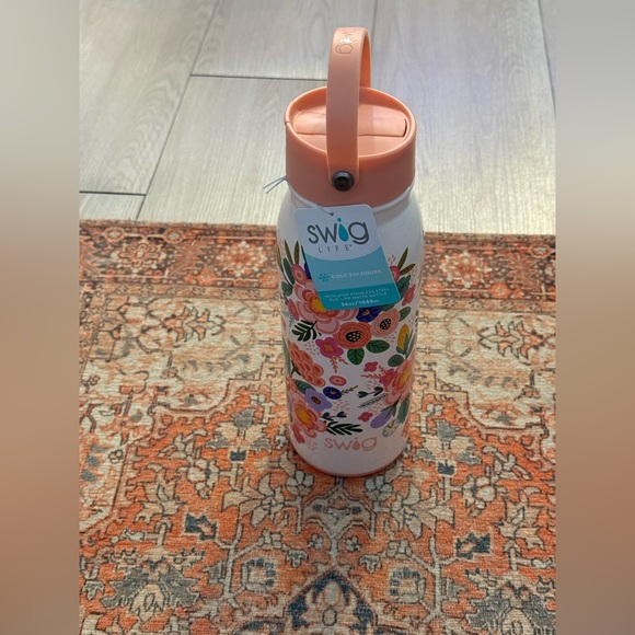 Brand New Swig Life Full Bloom Flip + Sip 36oz Tumbler - Picture 4 of 11